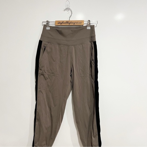 Athleta Venice Velvet Stripe Jogger Pant Coffee House - Picture 3 of 9